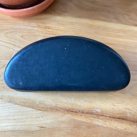 Hard sunglasses case - Picture 3 of 3